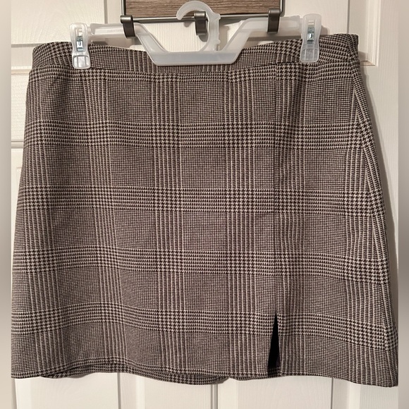 Notch front mini skirt - Picture 4 of 9